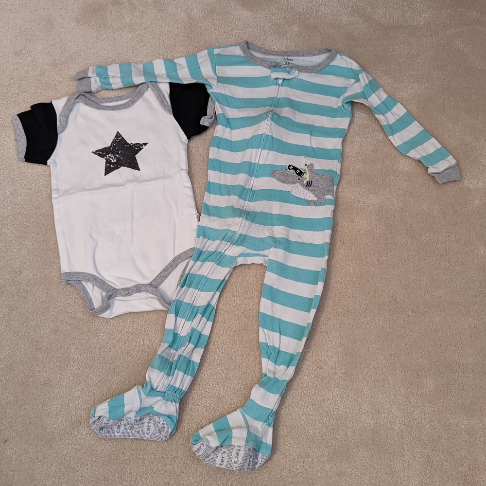 3/$15 Set of 2 Size 24 months Sleeper and Onesie